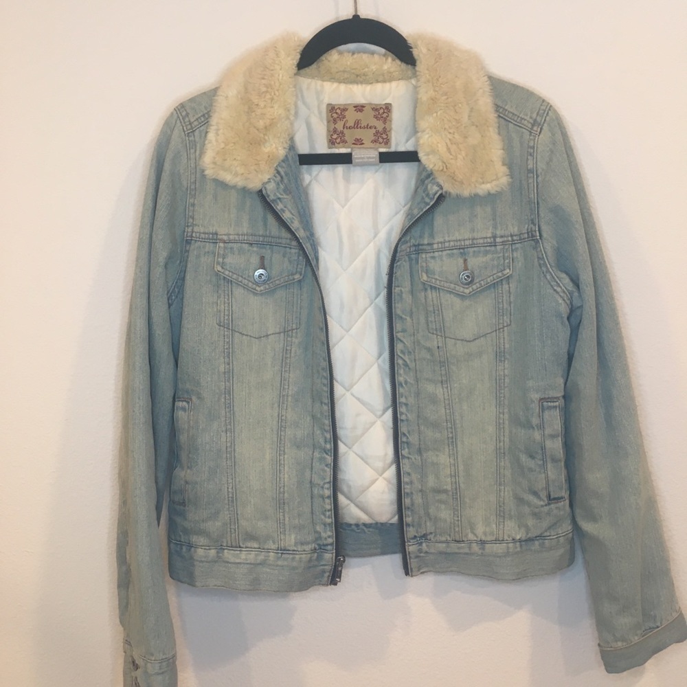 Hollister jean jacket with quilting and faux fur